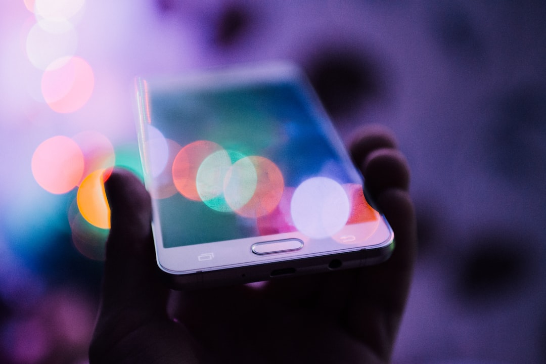 スマートフォンでAI検索を使って店舗を探すイメージ